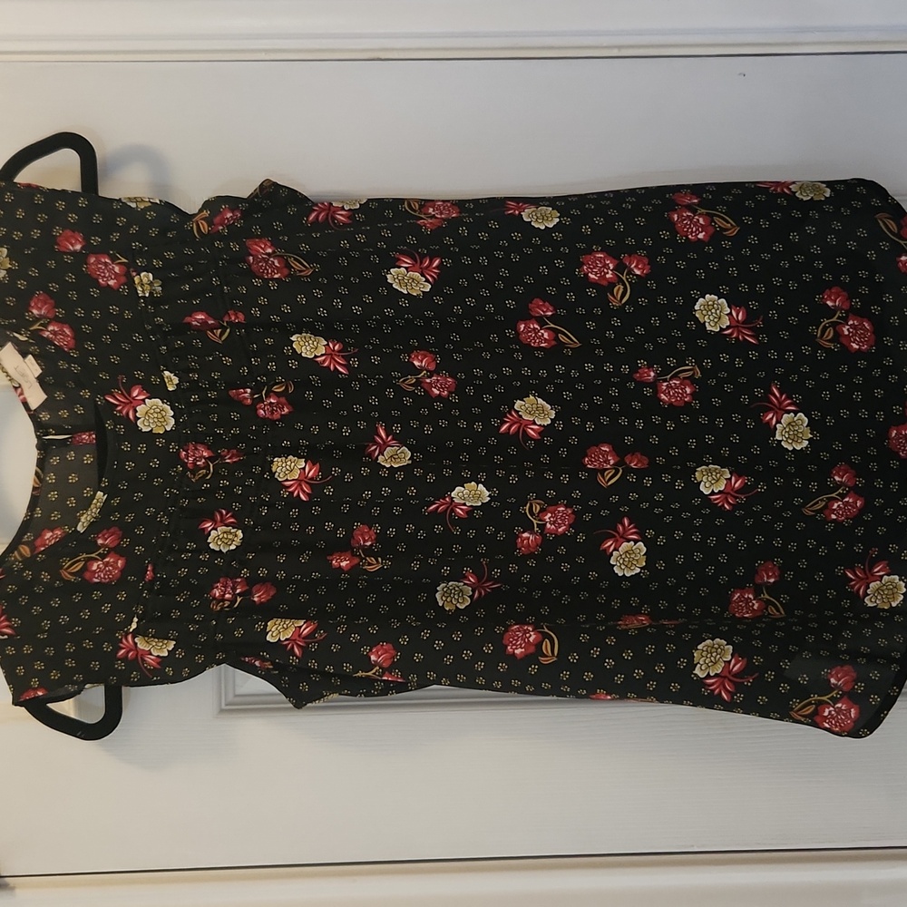 Assortment Of ANN TAYLOR AND LOFT Tunic tops - Picture 4 of 9